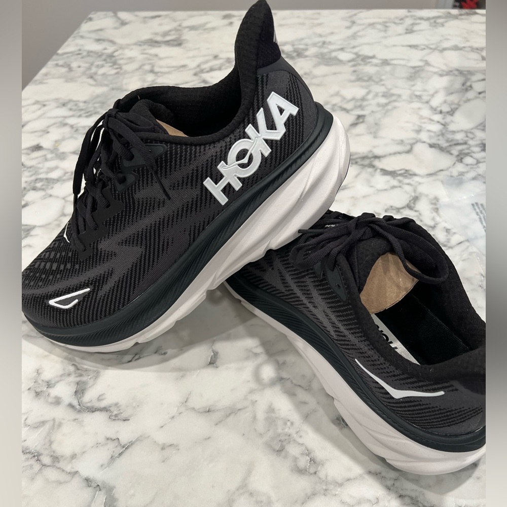 Hoka Clifton 9 Black & White Mens 10.5 W NWT